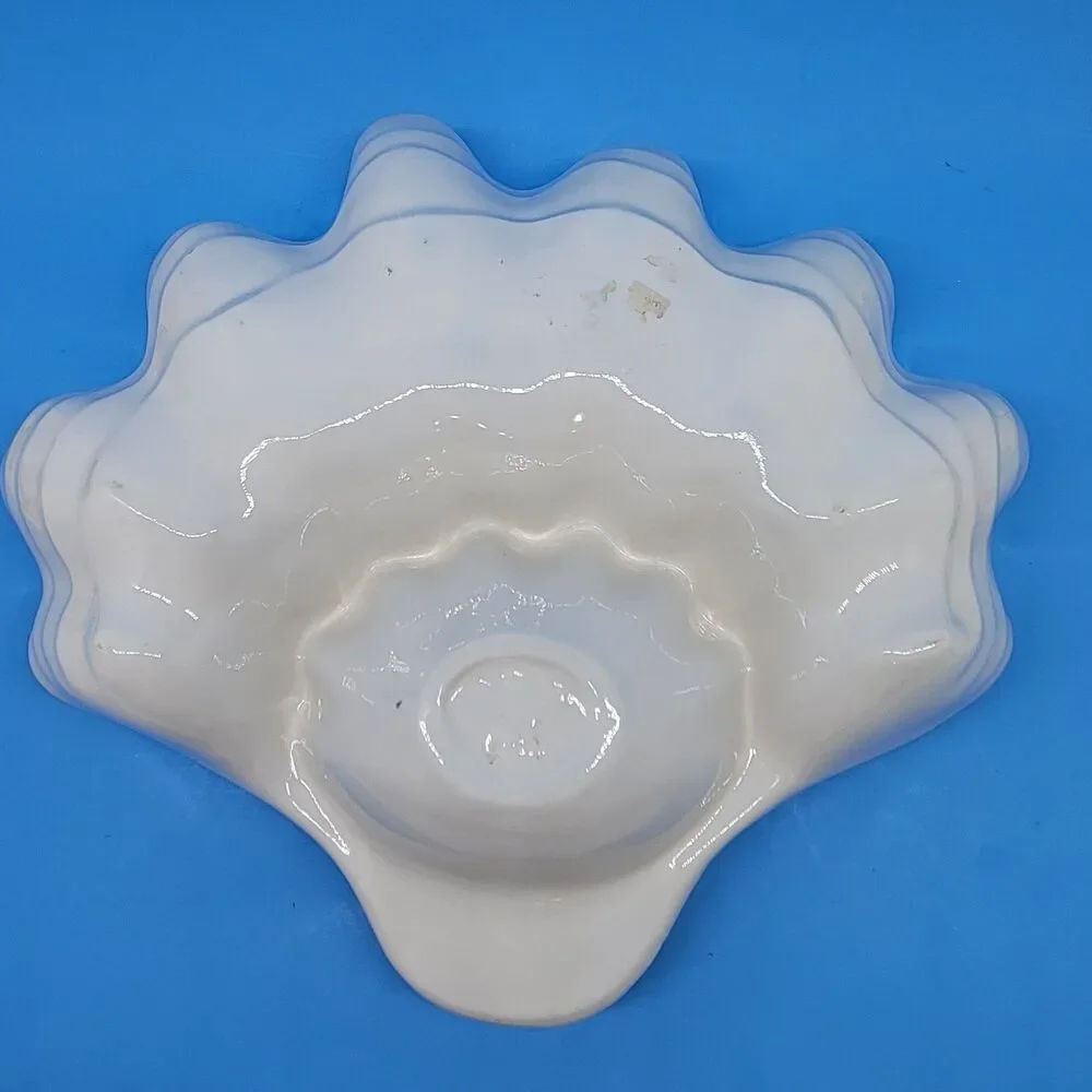 Unbranded ceramic clam